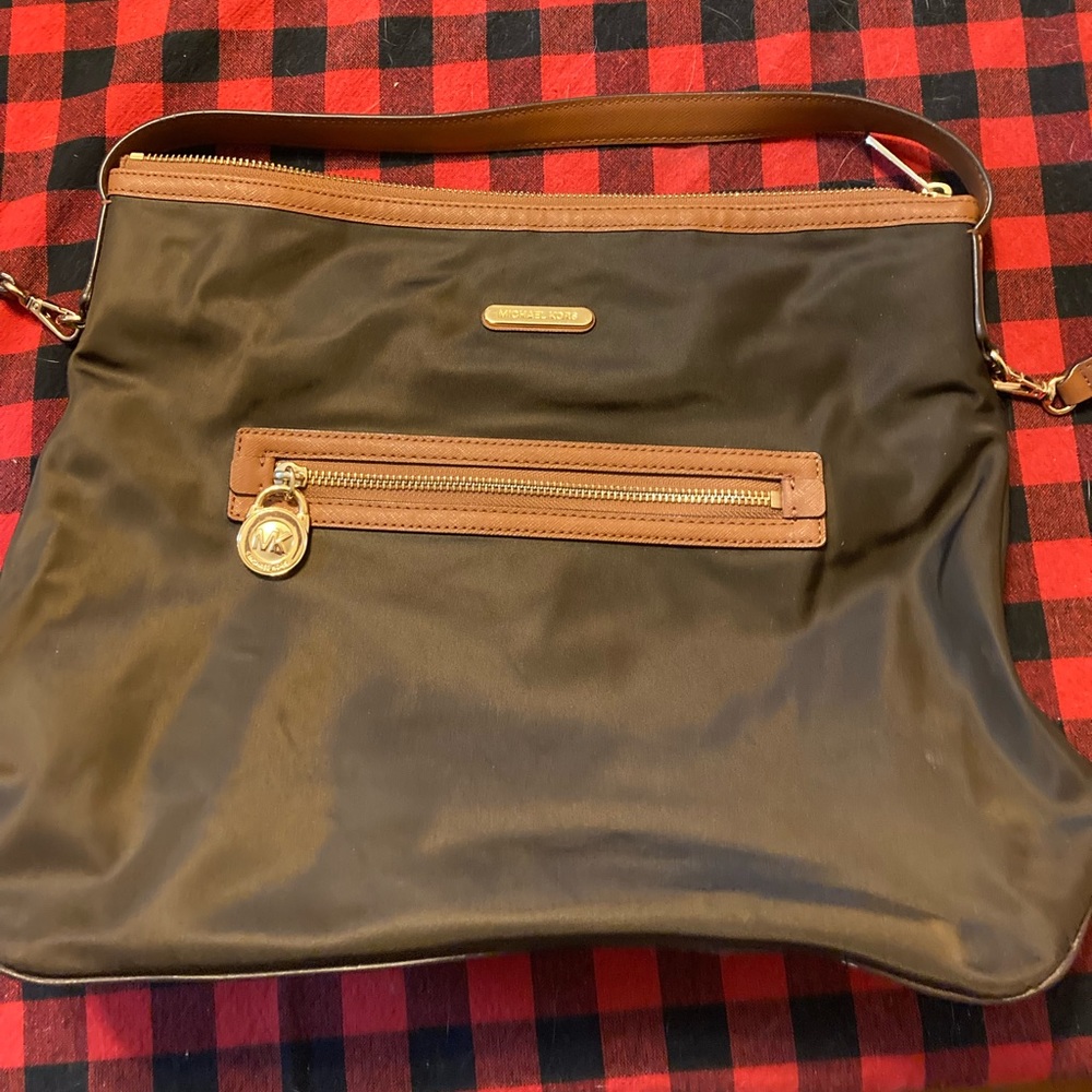 Michael Kors brown purse. Excellent condition.